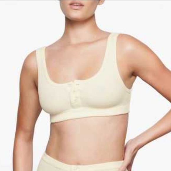 SKIMS Other - SKIMS Cream Scoop Wireless Bralette with Hook-Front